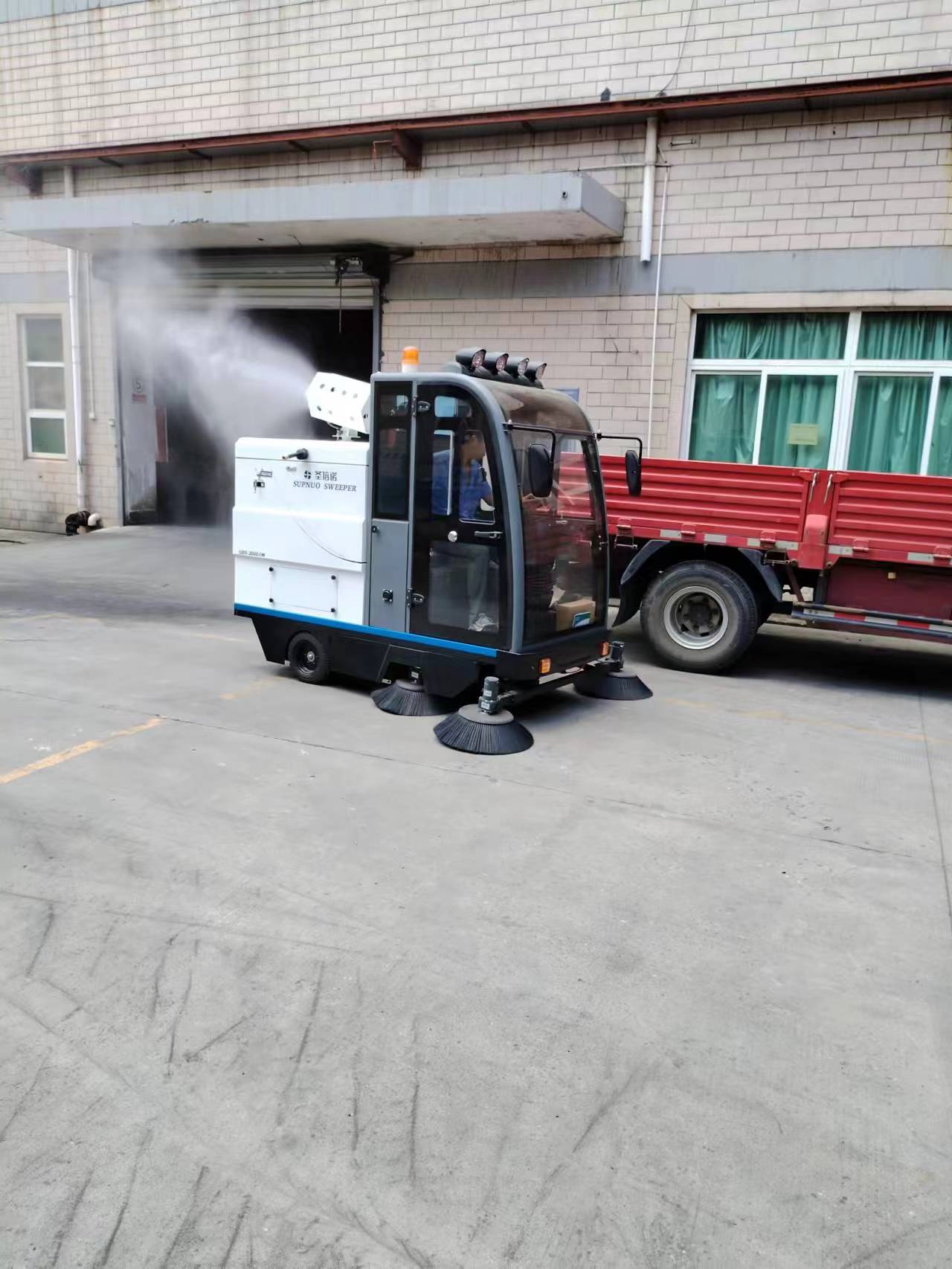 秋天的馬路上，掃地車可以帶來許多好處！