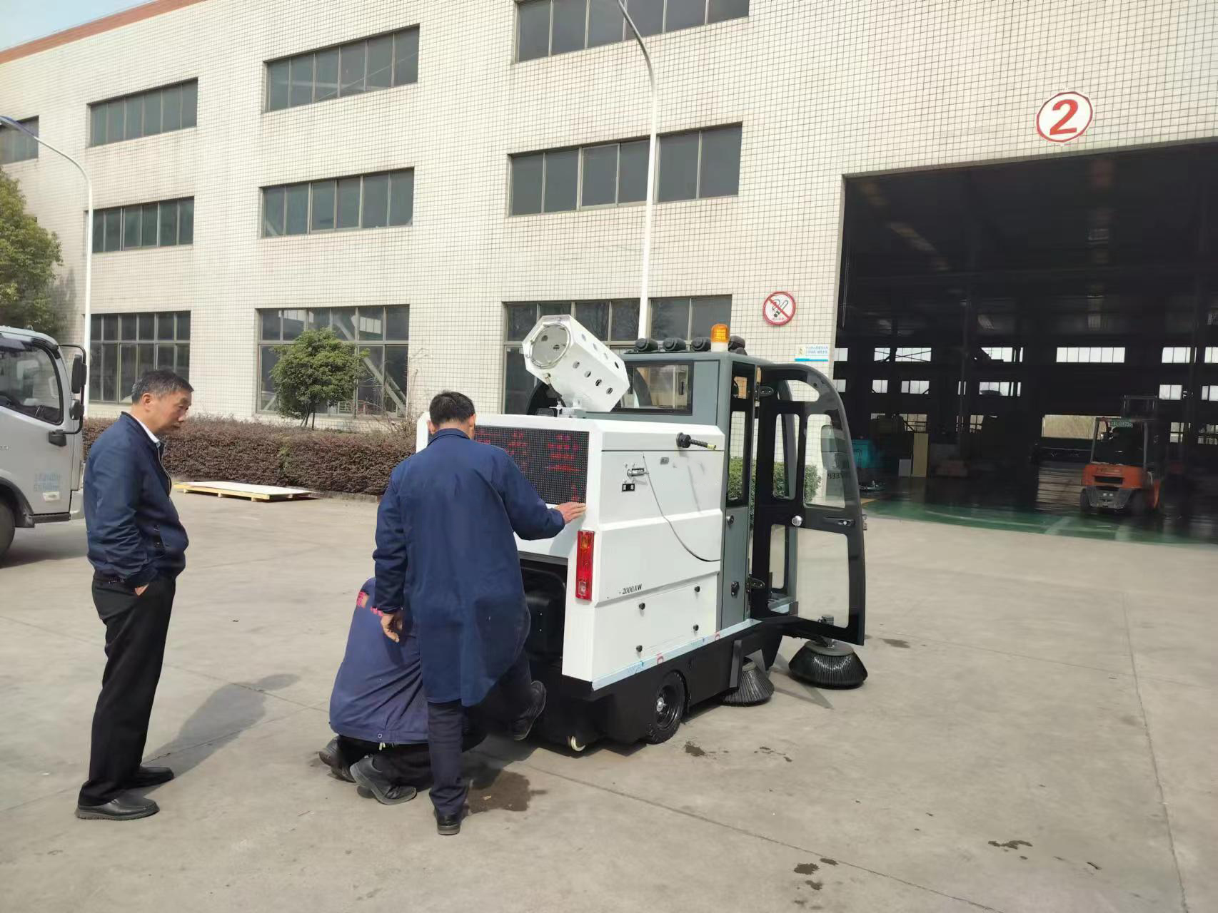 多功能清掃車，效率翻倍，讓清掃更簡單方便