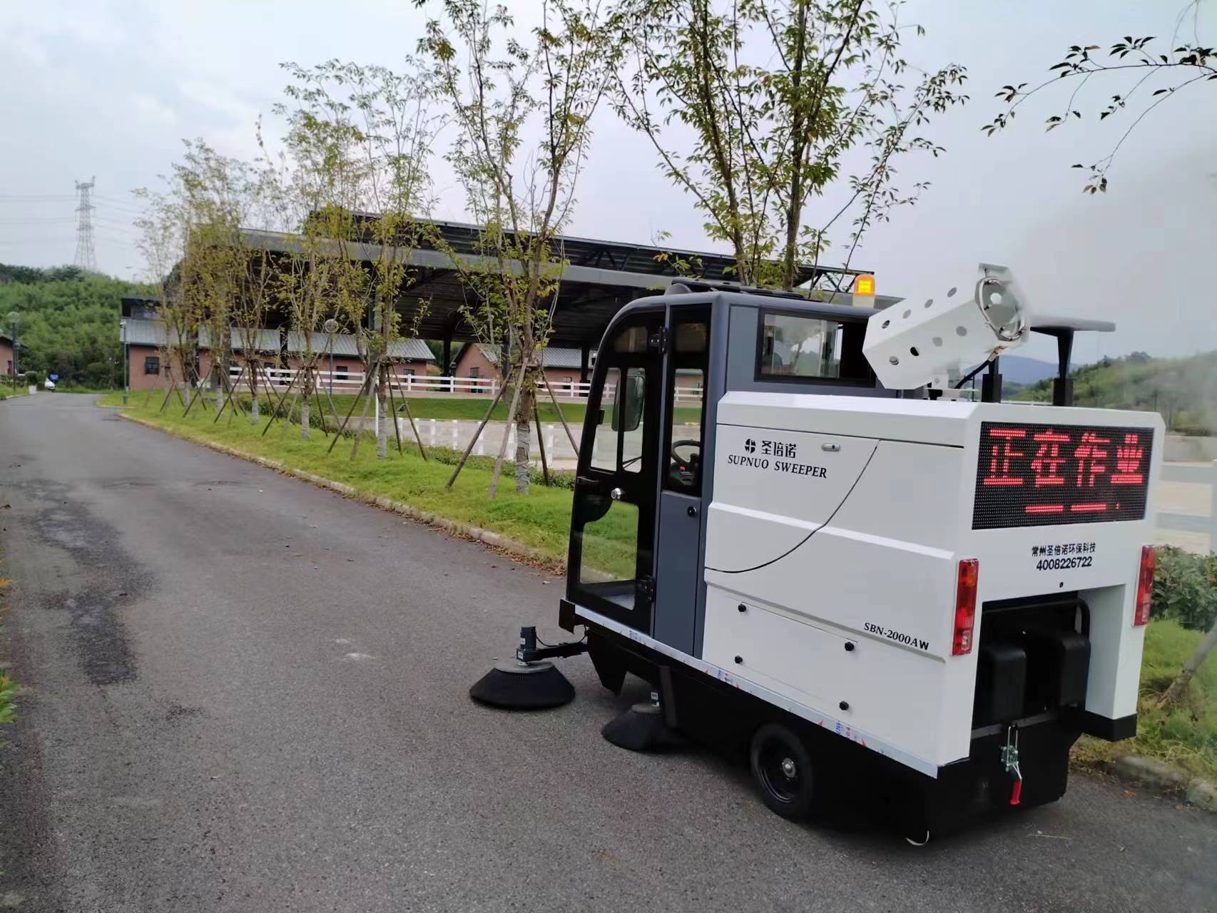 公路電動掃地機的高效清潔能力大受市政環衛部門青睞