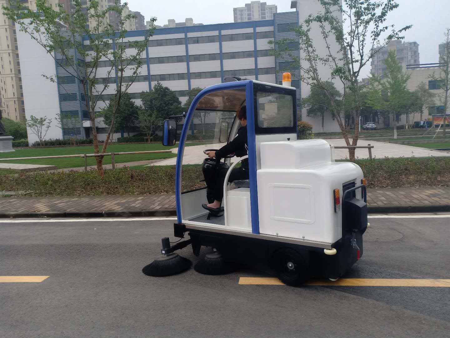 電動清掃車在未來的發(fā)展市場怎么樣